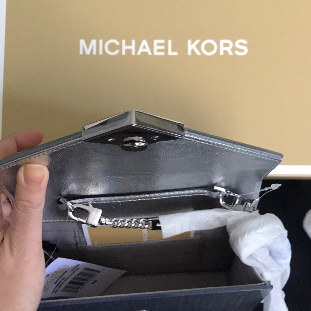 Michael Kors clutch/crossbody by adding chain - Picture 3 of 3